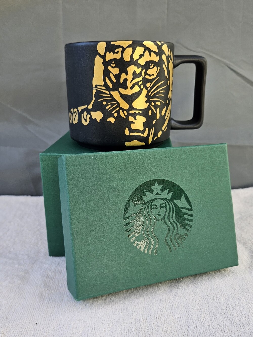 HTF RARE BRAND NEW STARBUCKS BLACK WITH GOLD TIGER MUG LIMITED EDITION 14OZ